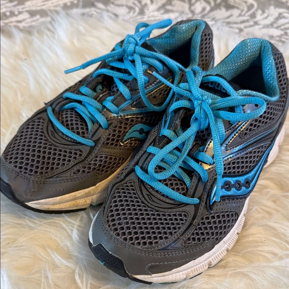 Saucony Women’s Gray and Teal Athletic Running Sneakers